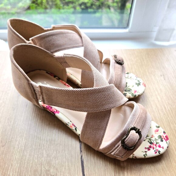 Axes Femme Floral Cross-Strappy Slip On Sandals - Picture 3 of 7